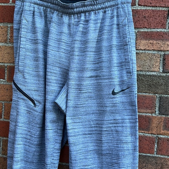 Nike sweatpants - Picture 2 of 6